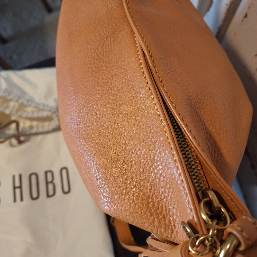 HOBO 'Blaze' Convertable Backpack Pebbled Leather Shoulder Bag with Tassel - Picture 3 of 9